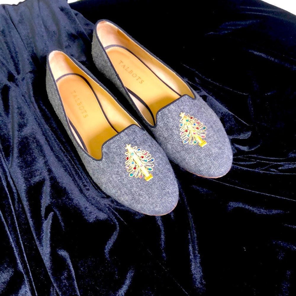 Talbots grey tweed flats with festive holiday tree. Size 8 1/2. Leather lining.